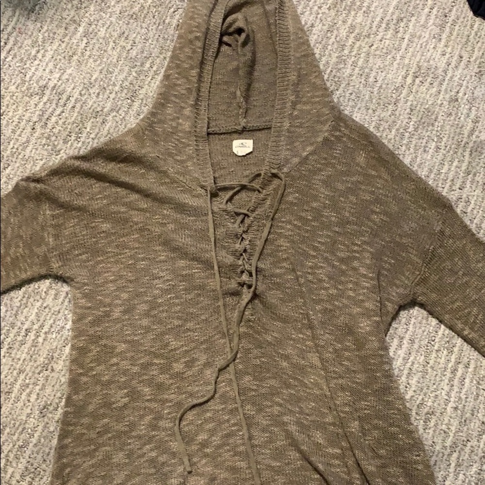 Long sleeve knit hooded shirt